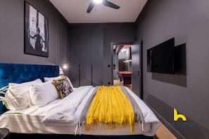 1 bedroom, iron/ironing board, free WiFi, bed sheets - Unique Urban Cave w/ Pool Table Near Acropolis! (Athina)