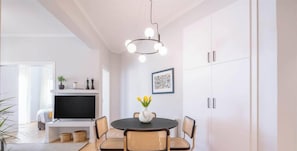 Dining - Sun-Splashed 2-BDR Corner APT with Hillside views! (Athina)