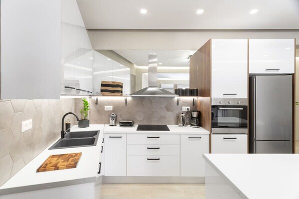 Fridge, microwave, oven, stovetop