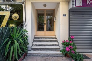 Exterior detail - Bright, Calming Retreat With Balcony Near Metro! (Menemeni)