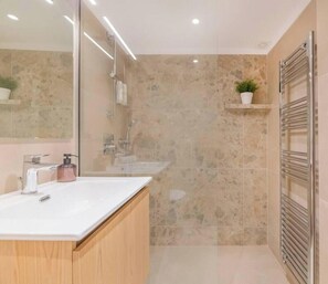 A modern bathroom with two sinks, a large mirror, and a shower area. - Minimal 2-BDR Apt Near Acropolis By The Homis (Athina)