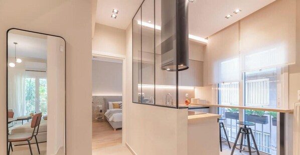 Interior - Minimal 2-BDR Apt Near Acropolis By The Homis (Athina)
