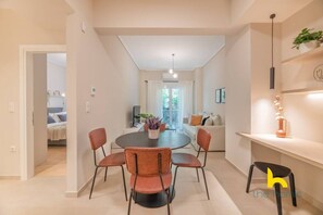 Dining - Minimal 2-BDR Apt Near Acropolis By The Homis (Athina)