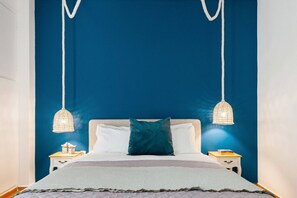 Iron/ironing board, free WiFi, bed sheets - Head for Acropolis from a Romantic Hideaway in Koukaki (Athina)