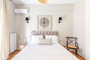 2 bedrooms, desk, iron/ironing board, WiFi - Discover Athens from Urban Hideaway,Acropolis View (Athina)