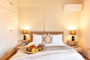 2 bedrooms, iron/ironing board, free WiFi, bed sheets - Acropolis View, Minimal-Safari Vibe, Big Balcony! (Athina)
