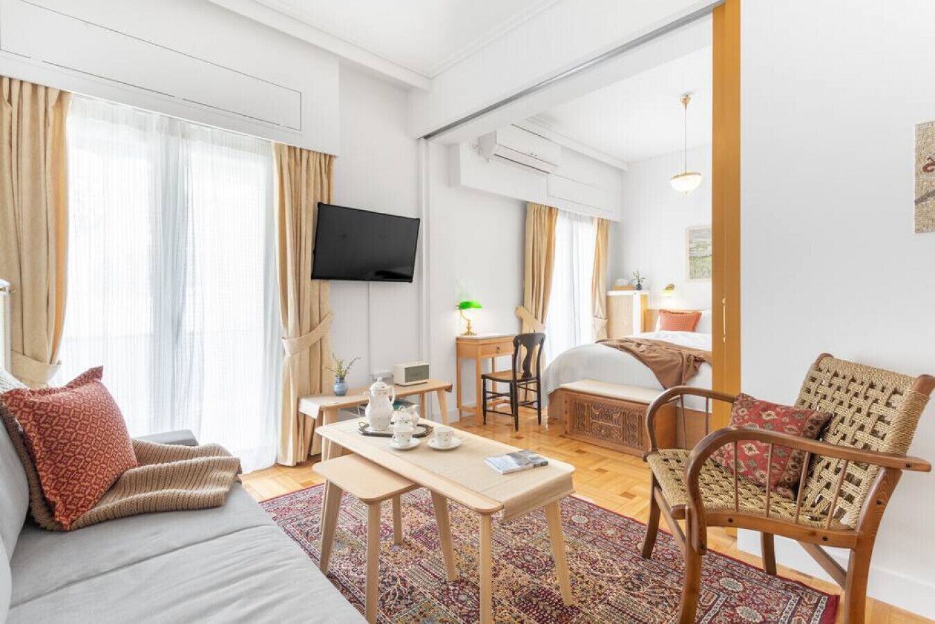 Bureau, fer et planche à repasser, Wi-Fi, draps fournis