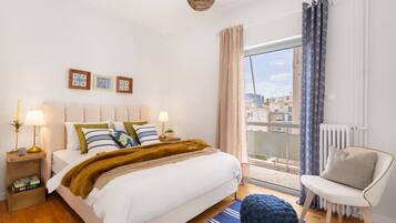 Desk, iron/ironing board, travel cot, WiFi