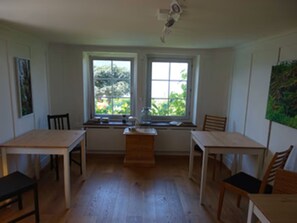 Shared Dormitory, 1 Bedroom, Balcony, Garden View | Dining - Room-bnb Villa Kapellmatt Zimmer Bürgens (Vitznau)