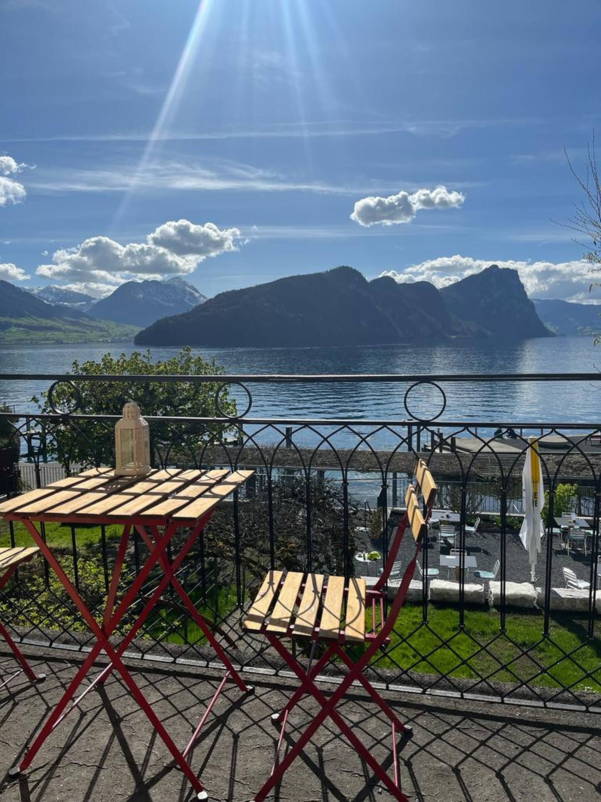 Shared Dormitory, 1 Bedroom, Balcony, Garden View | Tempat makan luar