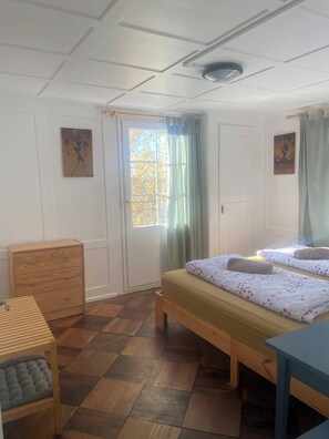Shared Dormitory, 1 Bedroom, Balcony, Garden View | 1 bedroom - Room-bnb Villa Kapellmatt Zimmer Bürgens (Vitznau)