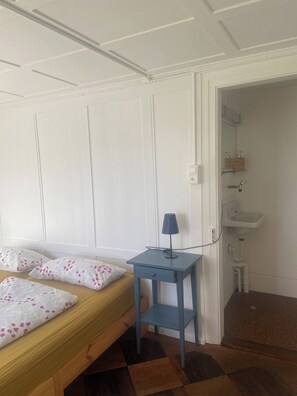 Gemeinsamer Schlafsaal, 1 Schlafzimmer, Balkon, Gartenblick