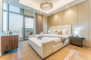2 bedrooms, in-room safe, iron/ironing board, free WiFi - Sky-High 2BR w/ City Views, Minutes Drive to Downtown, Steps from the Bus Stop (Dubai)