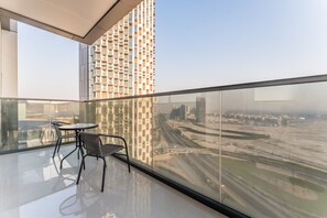 Outdoor dining - Sky-High 2BR w/ City Views, Minutes Drive to Downtown, Steps from the Bus Stop (Dubai)