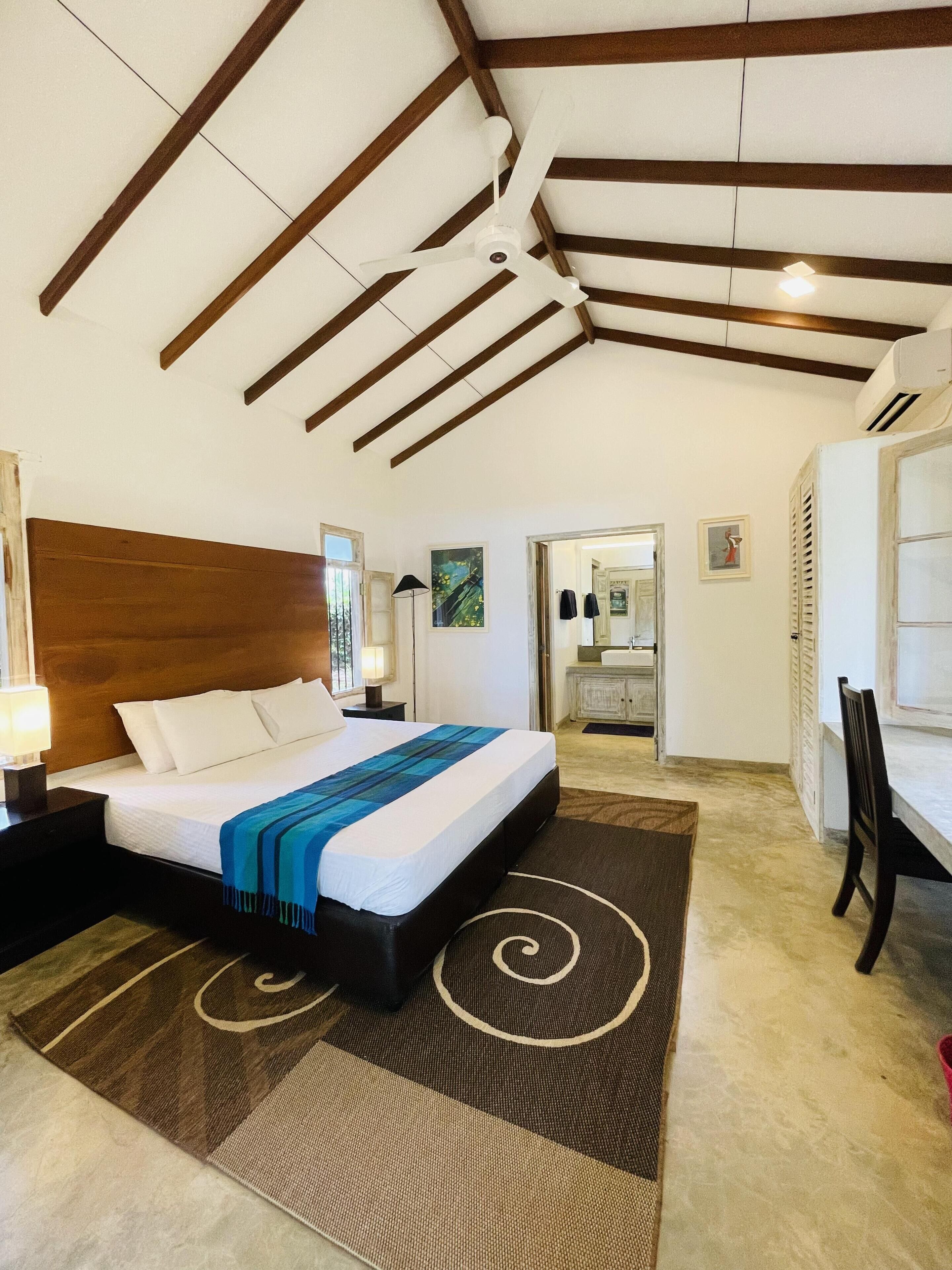 奢華雙人或雙床房, 庭院, 湖景 | 床單