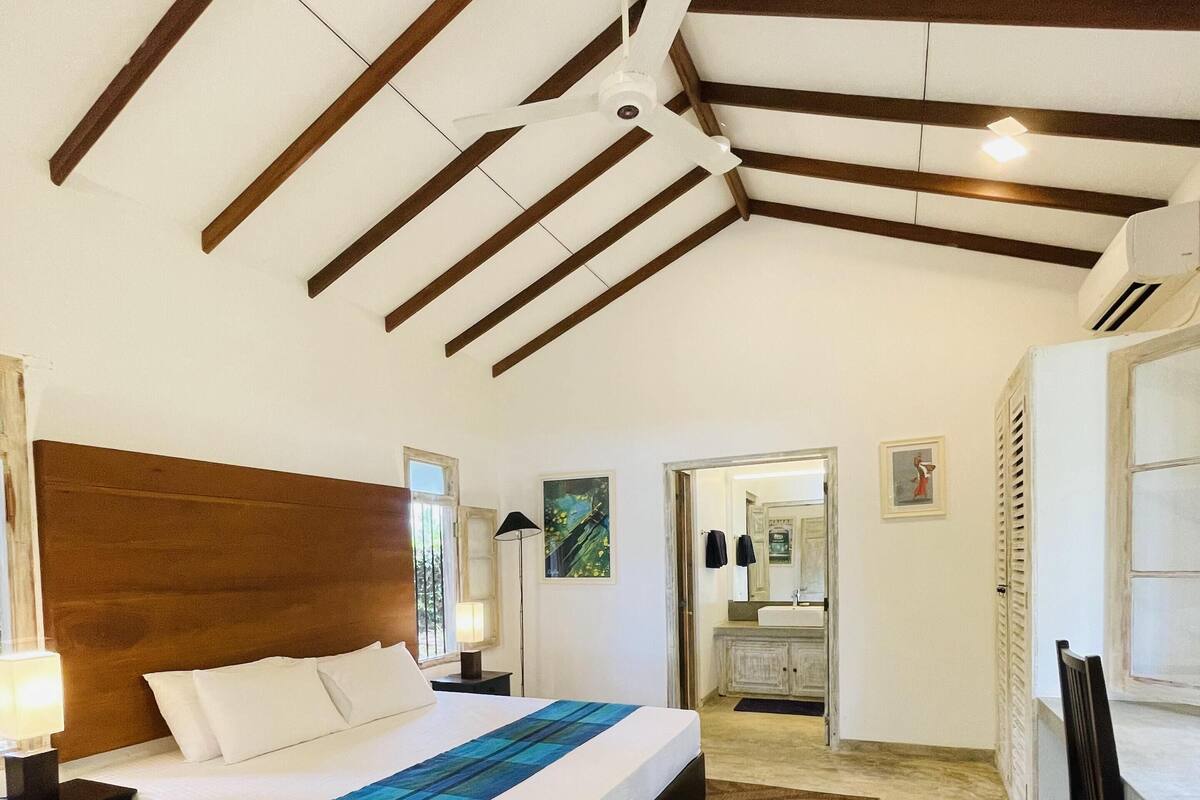 Chambre Luxe Double ou avec lits jumeaux, patio, vue lac | Draps fournis