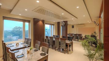 Frukost enligt egen beställning varje dag (INR 500 per person)