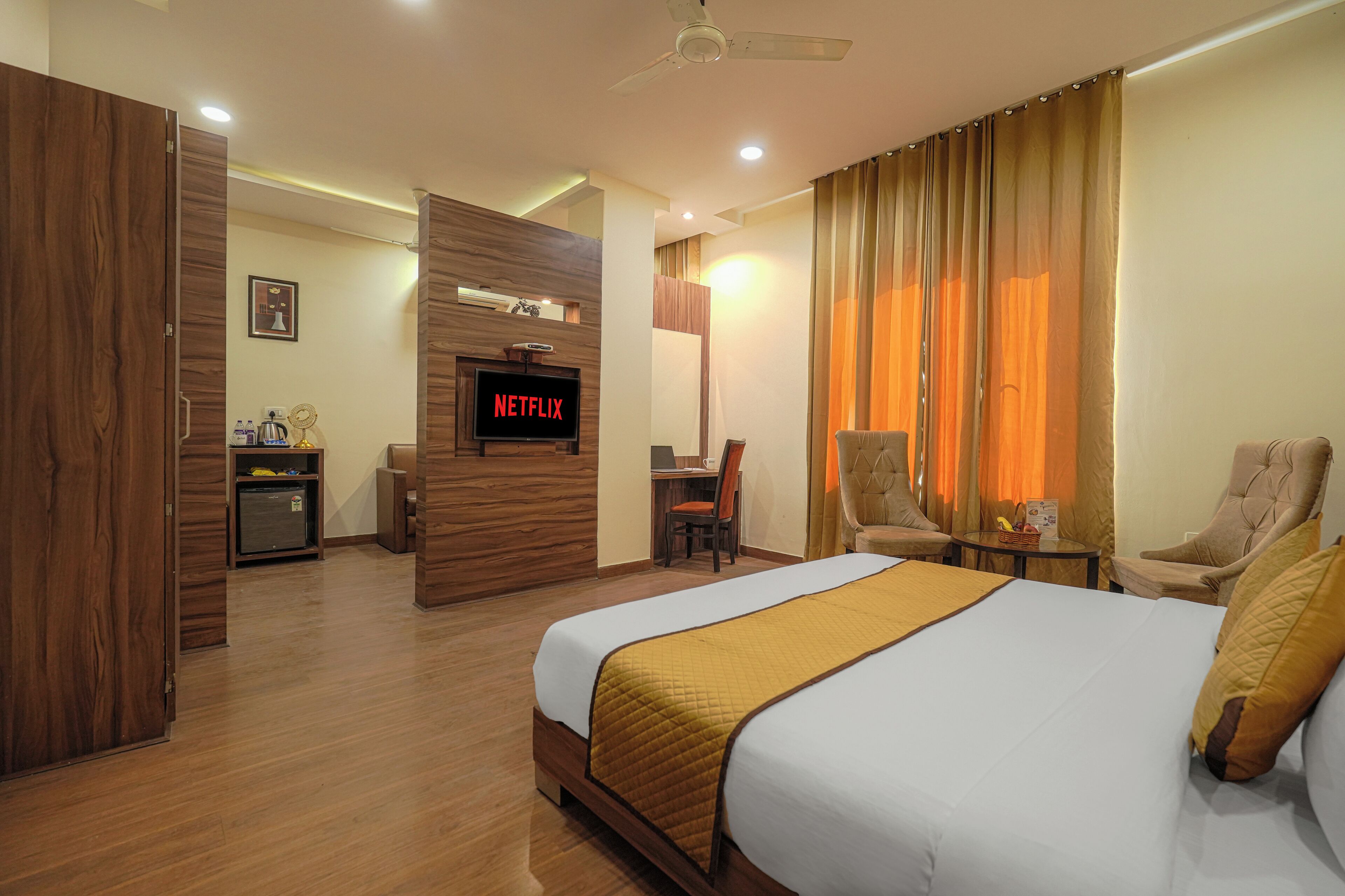 Luxury Room, City View | Minibar, in-room safe, desk, blackout curtains