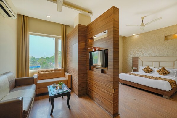 Luxury Room, City View | Living area - Pax Hotel Welcome Inn Opp. Rly Stn ASR (Amritsar)