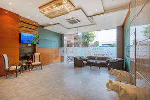 Lobby sitting area - Pax Hotel Welcome Inn Opp. Rly Stn ASR (Amritsar)