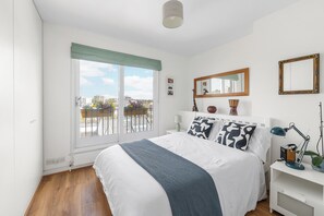 WiFi, bed sheets - Primrose Heights, by Veeve (London)
