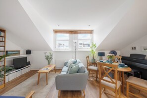 TV - Primrose Heights, by Veeve (London)