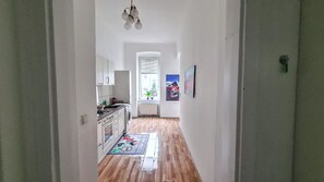 Basic-Apartment | Eigene Küche | Kühlschrank, Mikrowelle, Ofen, Herdplatte