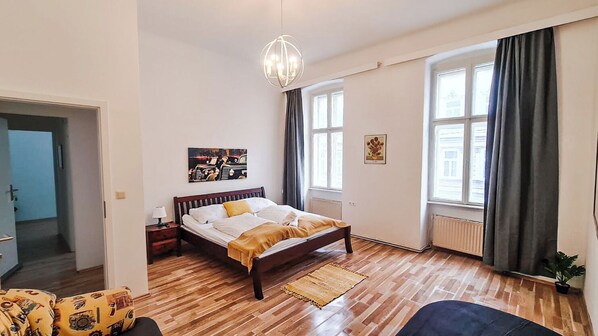 Apartamento básico | Ferros/tábuas de passar roupa, Wi-Fi de cortesia