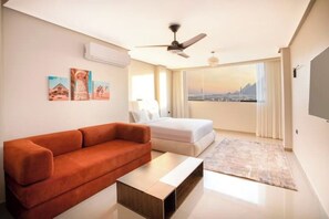 Living area - Modern Deluxe Studio by the Pyramids – Comfort & Style in Giza (Giza Governorate)