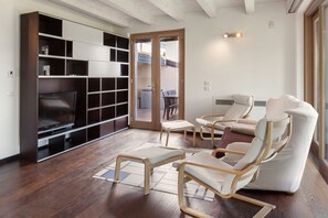 TV - Holiday Home 'Ca Bosca - Fine Living' with Lake View, Wi-Fi and Air Conditioning (Torri del Benaco)