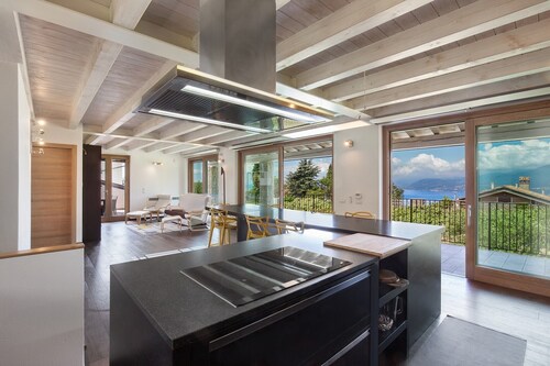 Ca' Bosca: Exclusive Lakeview Villa with Private Pool and Rooftop in Albisano