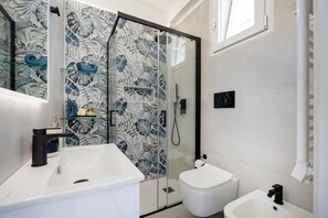 Een douche, een haardroger