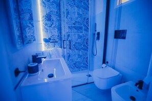 Bathroom - Room 103 Mediterranea with Shared Terrace and Wi-Fi (Torre Canne)