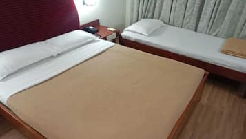 Deluxe Quadruple Room | Desk, free WiFi