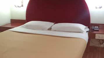 Deluxe Double or Twin Room, City View | Desk, free WiFi