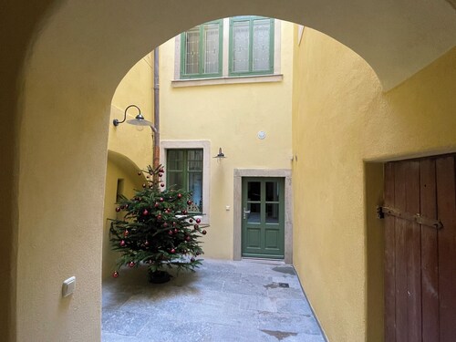 Stein 33 - Hidden & special: Holiday apartment with inner courtyard and valley view