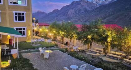 The White Mountain Stays - Key