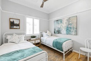 2 bedrooms, iron/ironing board, WiFi, bed sheets - Mosman - BALO3 - The Esplanade - Top-floor apartment overlooking Balmoral beach (Mosman)