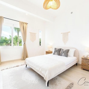 3 habitaciones, tabla de planchar con plancha, wifi y ropa de cama