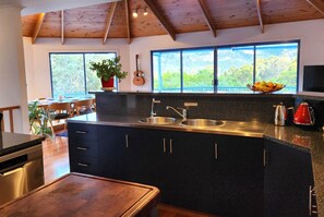 Fridge, microwave, oven, stovetop - Forest Edge - Breathtaking Views of the Hazards (Coles Bay)