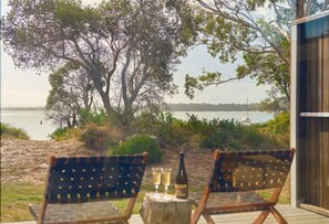 Property grounds - Joeys Place- Waterfront| Views| Sunsets @Freycinet (Coles Bay)