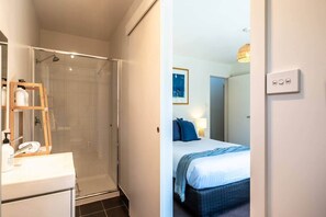 Bathroom - Freycinet Haven, where bushland meets the bay! (Coles Bay)