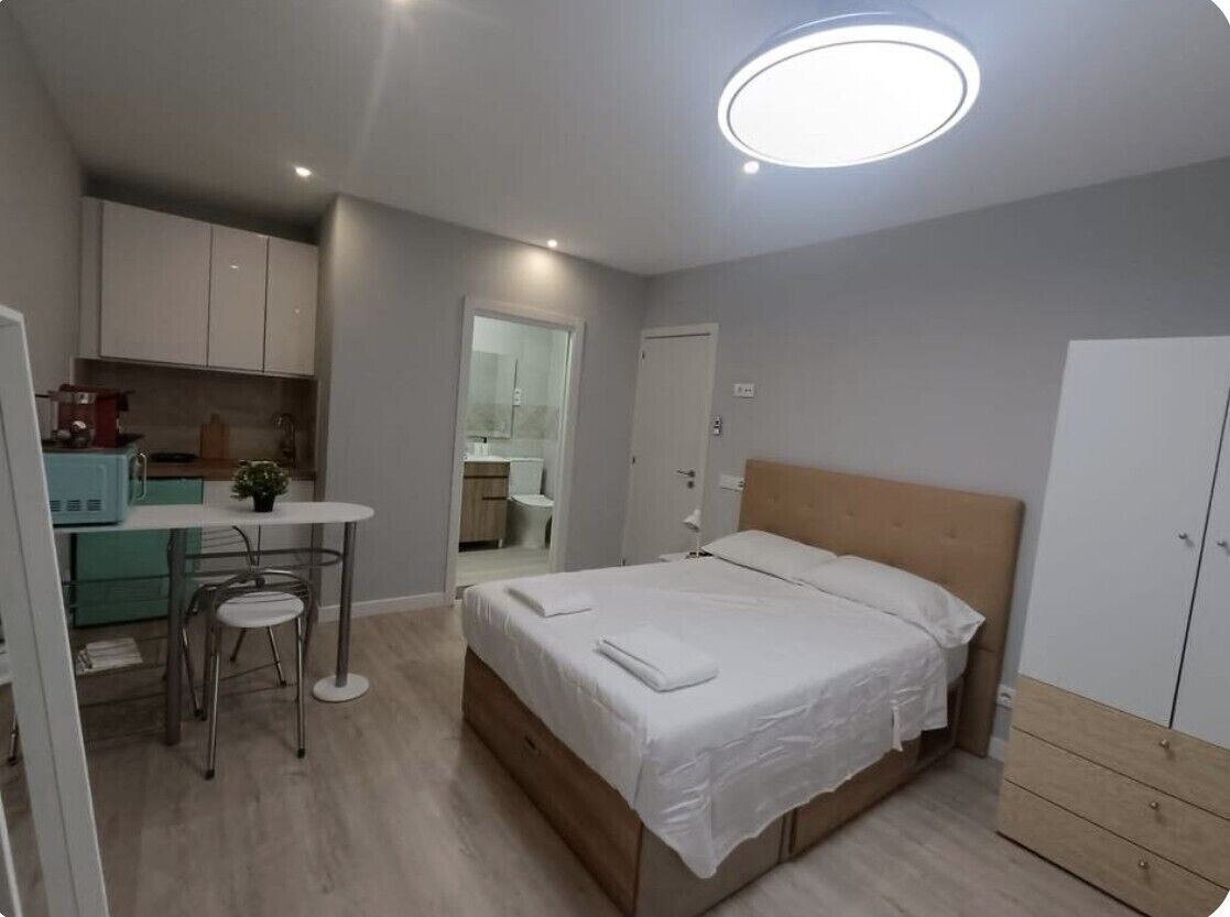 1 slaapkamer, een strijkplank/strijkijzer, gratis wifi, beddengoed