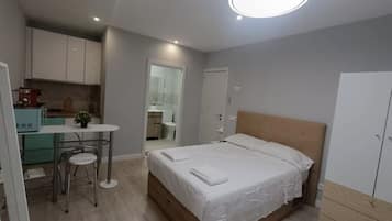 1 slaapkamer, een strijkplank/strijkijzer, gratis wifi, beddengoed