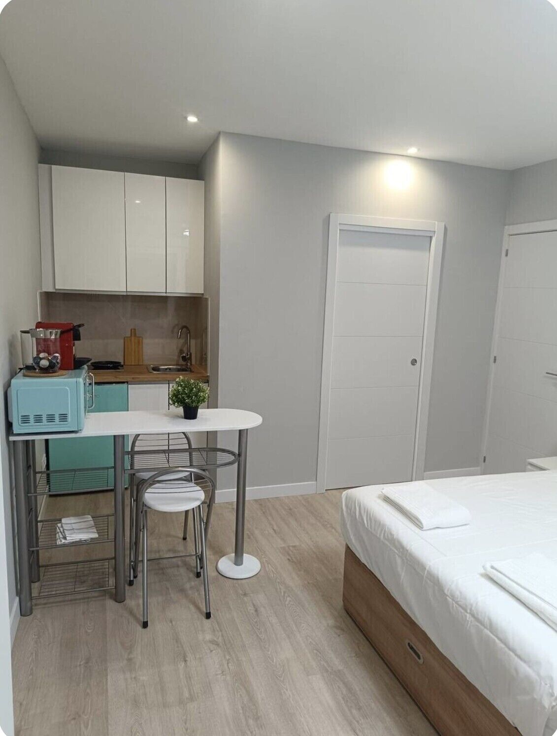 1 slaapkamer, een strijkplank/strijkijzer, gratis wifi, beddengoed