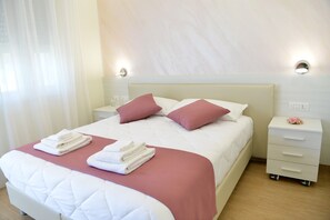 Iron/ironing board, WiFi, bed sheets - Room 'Camera 2' with Shared Garden, Wi-Fi and Air Conditioning (Torre Canne)