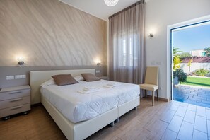 Iron/ironing board, WiFi - Room 'Camera 3' with Shared Garden (Torre Canne)