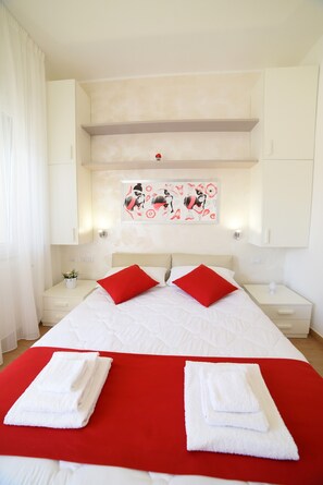 Room - Room 5 with Shared Garden (Torre Canne)