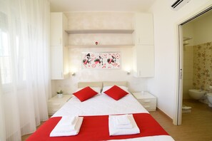 Room - Room 5 with Shared Garden (Torre Canne)