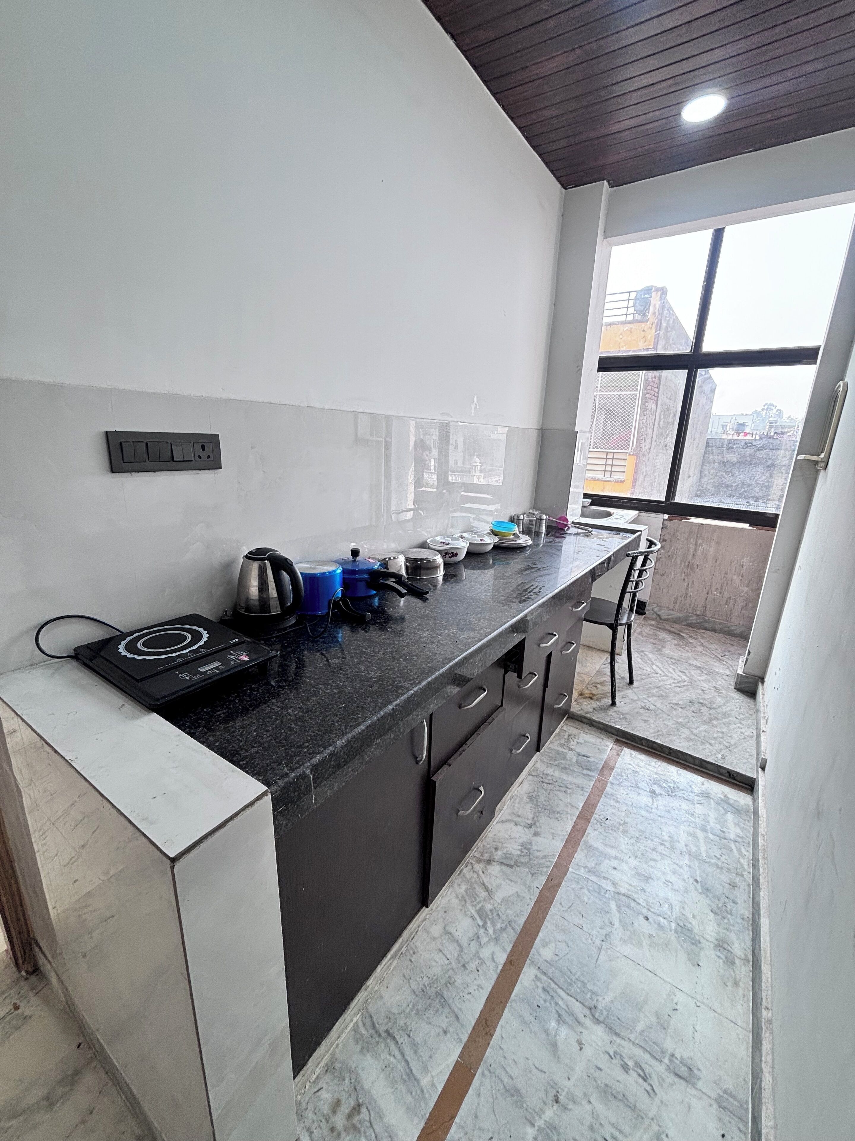 Batterie de cuisine, vaisselle et ustensiles